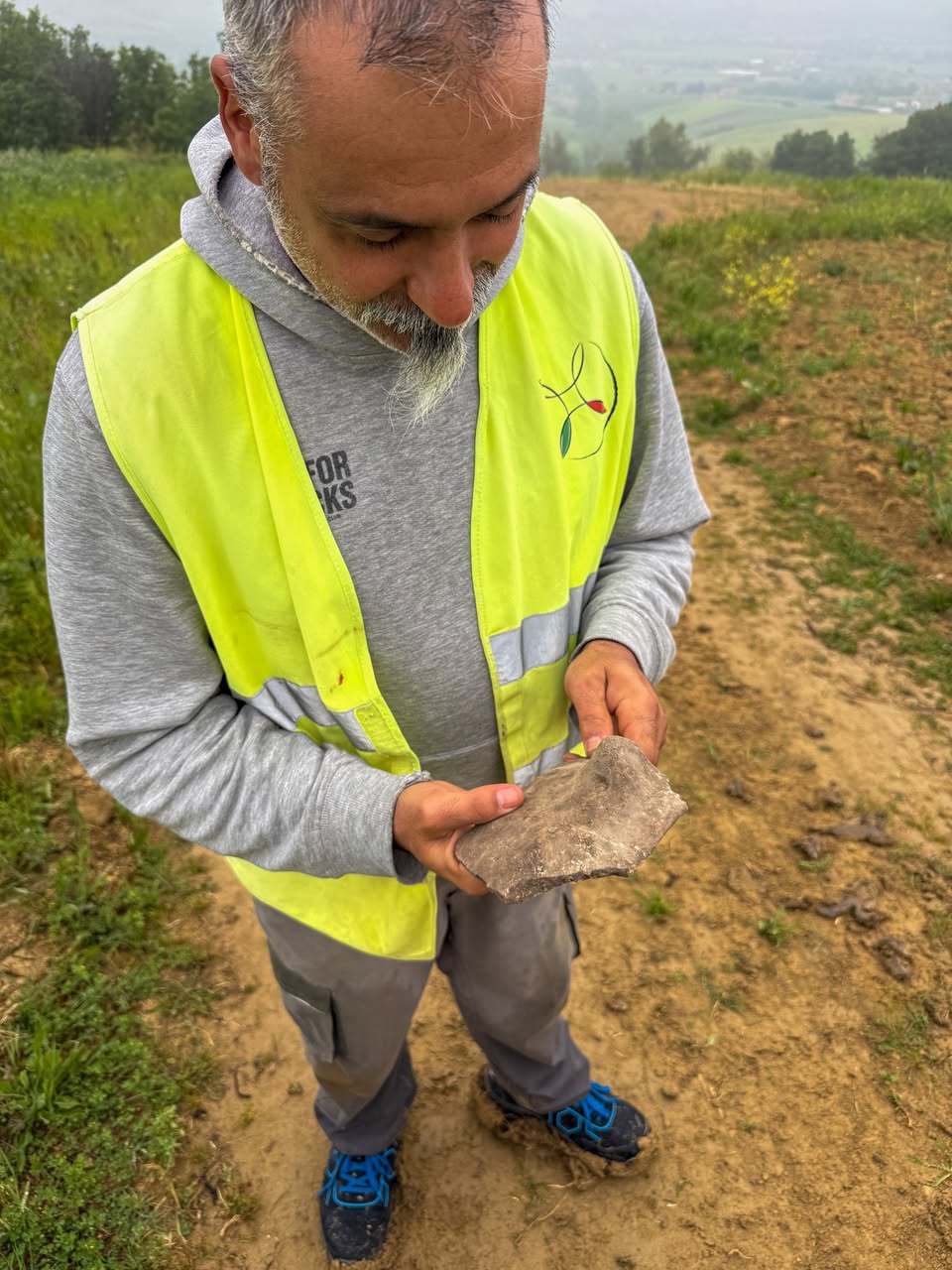 Tecnico SoGEArch durante la ricognizione archeologica