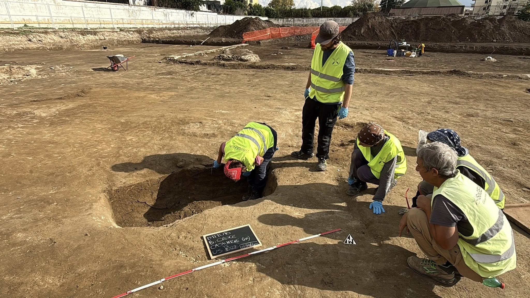 Squadra SoGEArch durante uno scavo archeologico preventivo